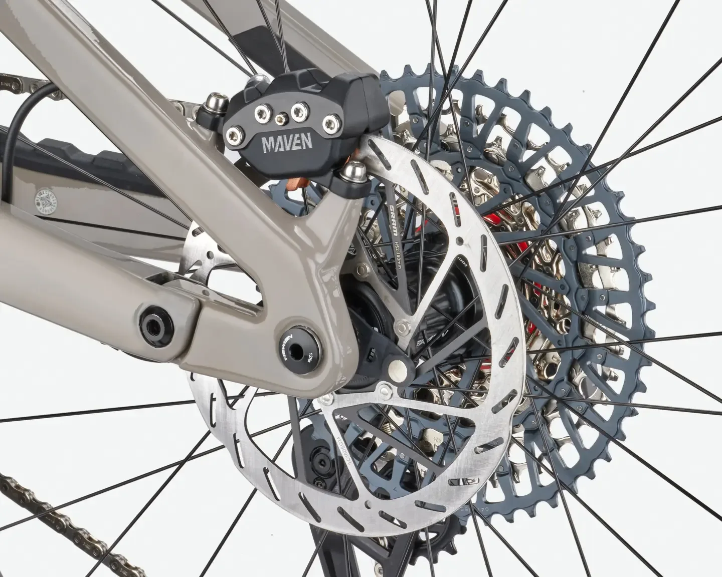 Detailansicht des Hinterrads eines ROSE File Plus X0 E-MTBs mit SRAM X0 Eagle AXS Kassette und SRAM Maven Silver Bremsen.