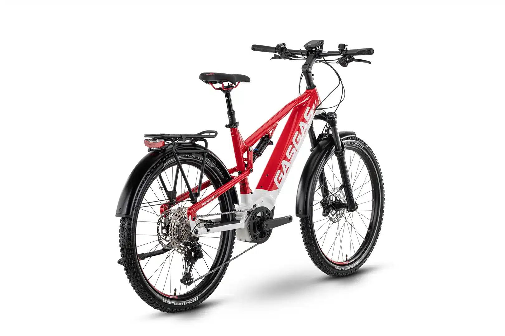 Rotes und weißes GASGAS G Trekking E-Bike mit vollgefedertem Rahmen, Gepäckträger und Schutzblechen.