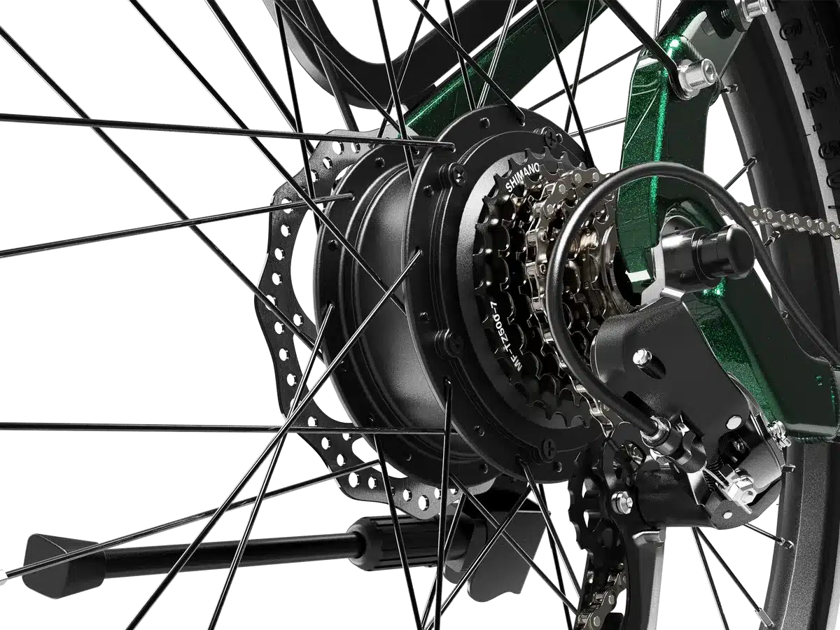 Detailaufnahme des Hinterrads eines Dukawey FUGL3.0 E-Bikes mit sichtbarer Shimano 7-Gang-Kassette und Teil des Radnabenmotors.