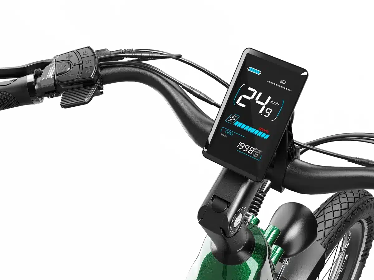 Digitales Display eines Dukawey FUGL3.0 E-Bikes zeigt Geschwindigkeit, Akkustand und weitere Fahrdaten, daneben die Bedienelemente am Lenker.