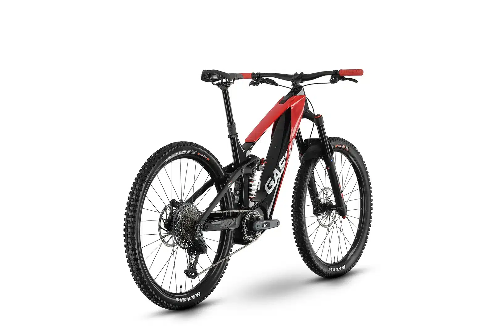 Das GASGAS ECC 5 E-Enduro Fahrrad von hinten links gesehen, mit rotem Rahmen und schwarzen Akzenten.