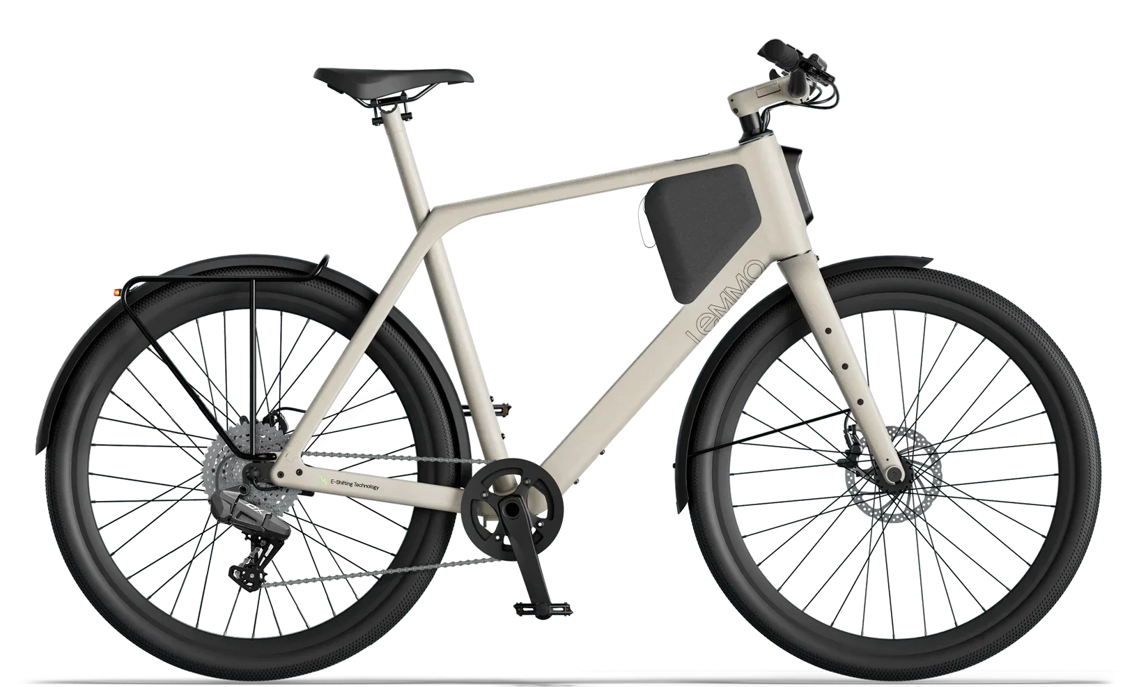 Seitenansicht eines sandfarbenen Lemmo One Collab. Ride E+Bikes mit schwarzen Schutzblechen und Reifen, sowie einer schwarzen Tasche am Rahmen.