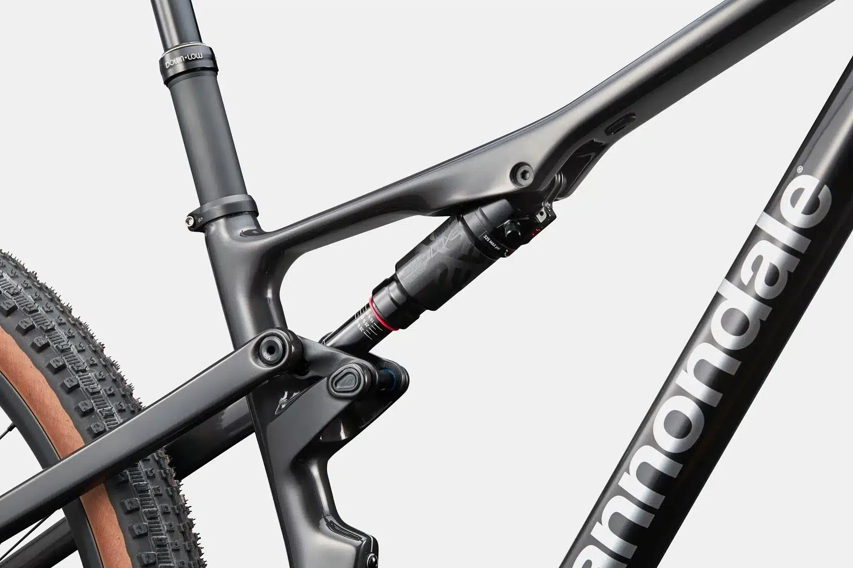 Nahaufnahme des Hinterbaus eines Cannondale Scalpel 2 Lefty Fullsuspension Mountainbikes, Fokus auf den RockShox SIDLuxe Dämpfer und die Carbon-Konstruktion.