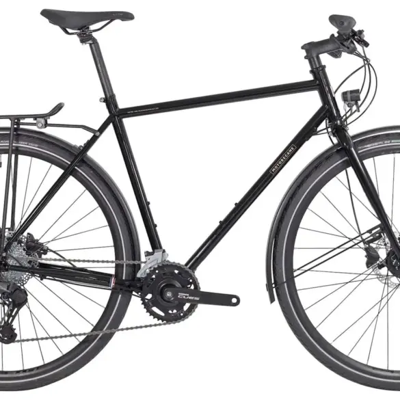 Schwarz lackiertes Motobécane Randonneur Fahrrad mit Gepäckträgern, Schutzblechen und breiten Reifen.