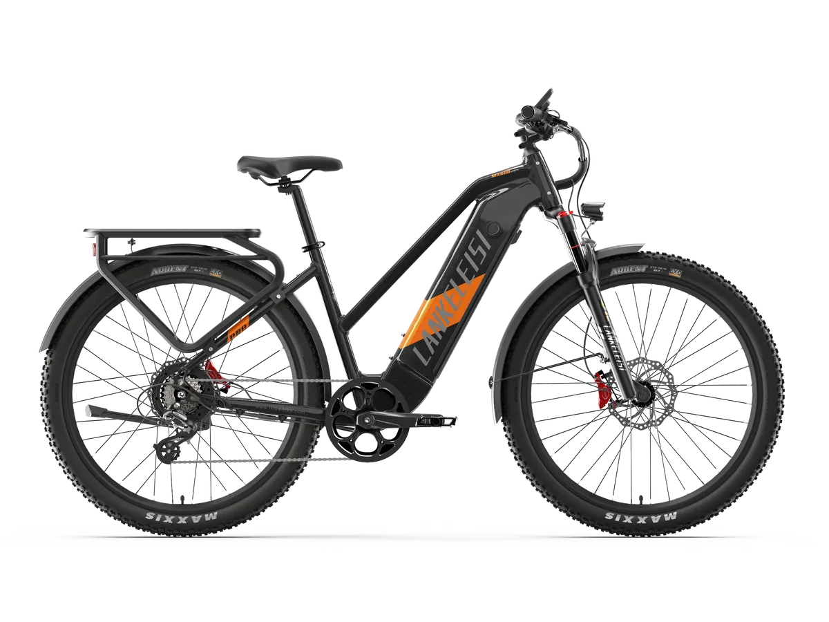Schwarzes LANKELEISI MX600PRO Trekking E-Bike mit Gepäckträger und Schutzblechen.