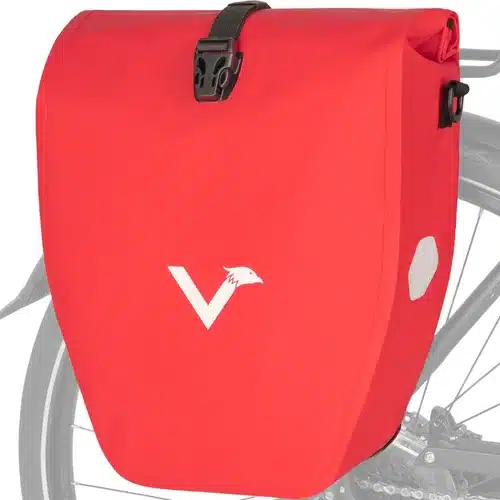 Rote, wasserdichte Fahrradtasche von Valkental, montiert auf einem Fahrradgepäckträger.
