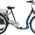 Seitenansicht eines blauen eSpecialrider 3.1 Dreirads mit tiefem Einstieg, Gepäckträger und Scheibenbremsen.