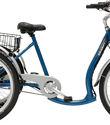 Seitenansicht eines blauen eSpecialrider 3.1 Dreirads mit tiefem Einstieg, Gepäckträger und Scheibenbremsen.