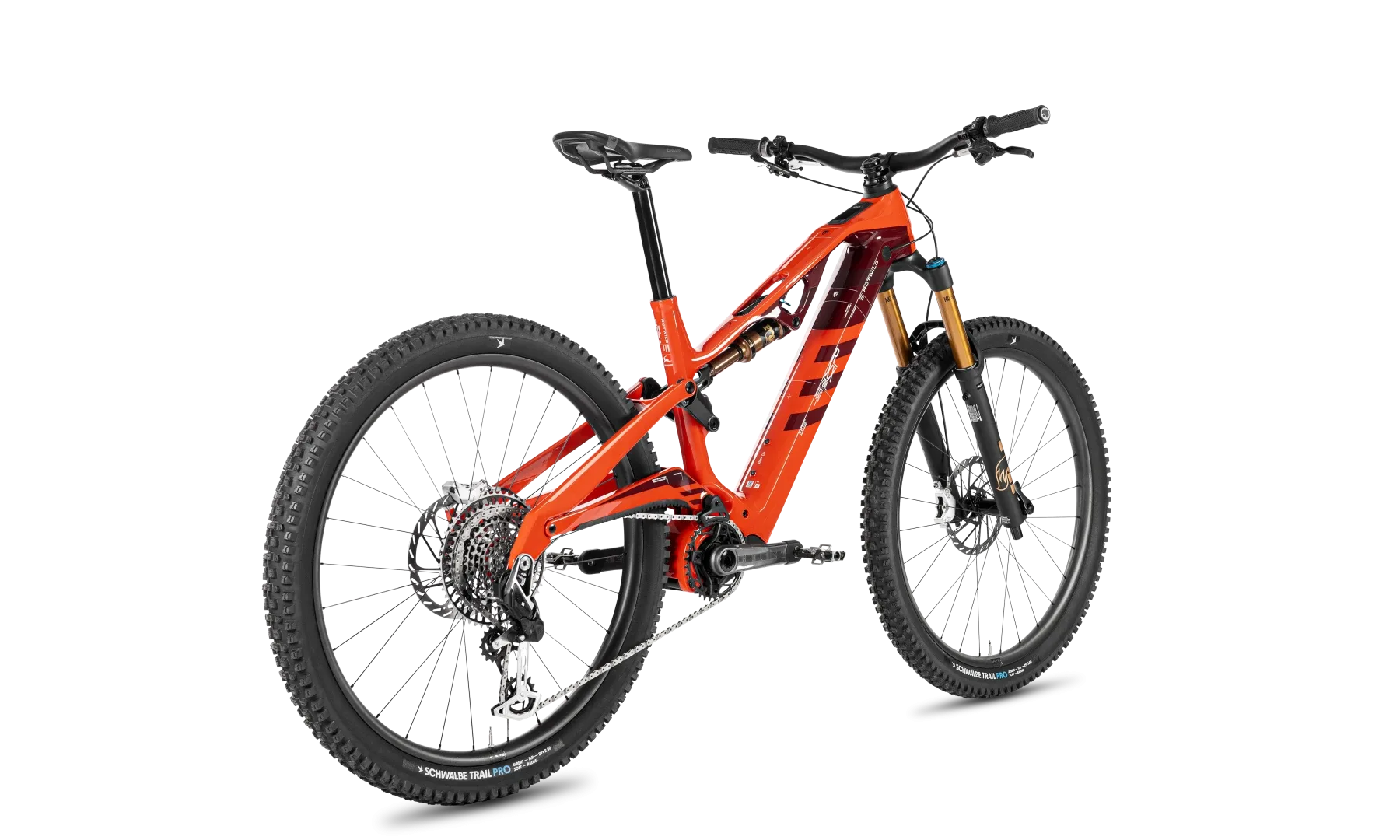 Seitenansicht des ROTWILD R.XX ULTIMATE E-MTB in Orange. Das Fahrrad zeigt die Federung, den Antrieb und die Räder.
