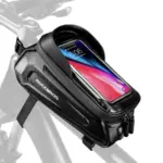 Nahaufnahme einer schwarzen Fahrradtasche der Marke ROCKBROS, befestigt am Lenker eines Fahrrads, mit einem Smartphone im transparenten Sichtfenster.