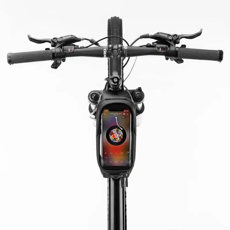Fahrradlenker mit montierter schwarzer Tasche, die ein Smartphone mit Musik-App anzeigt.