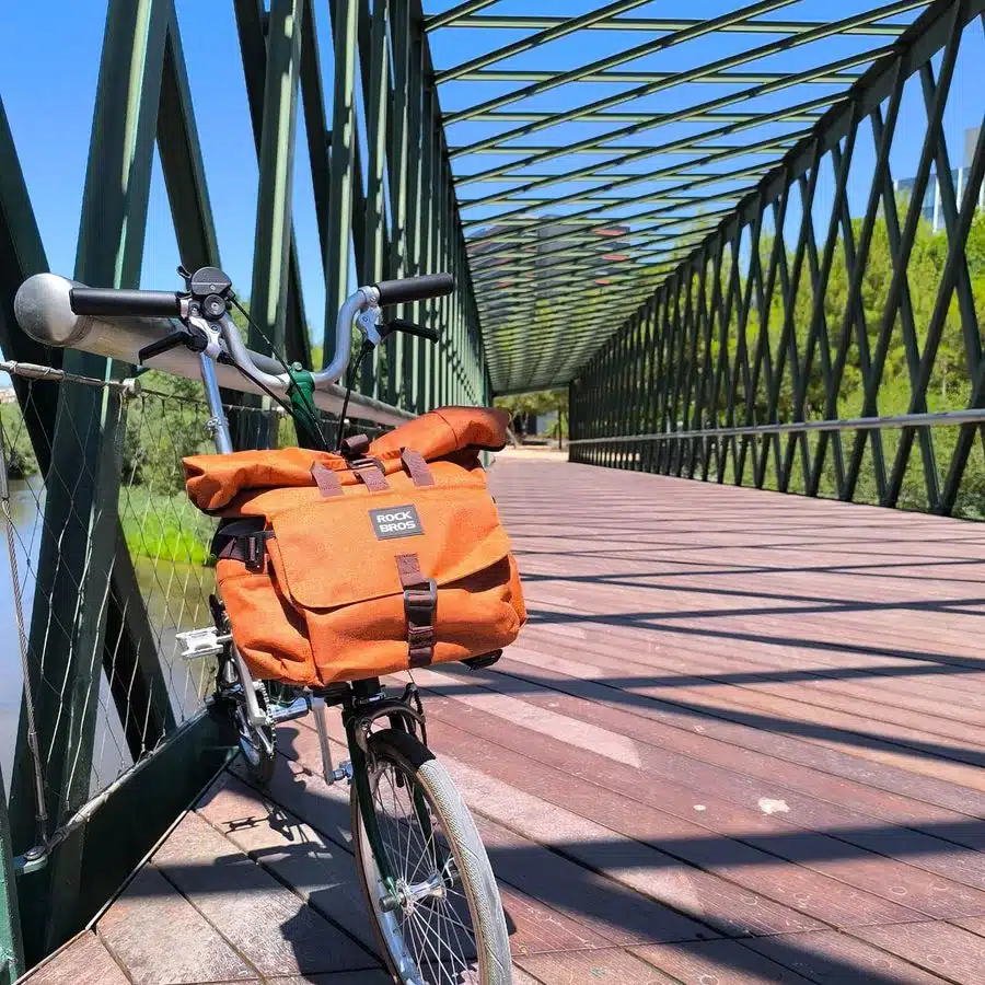 Orangefarbene ROCKBROS Lenkertasche mit dem Logo