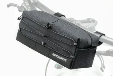 Schwarze ROCKBROS Lenkertasche, befestigt am Lenker eines Fahrrads.