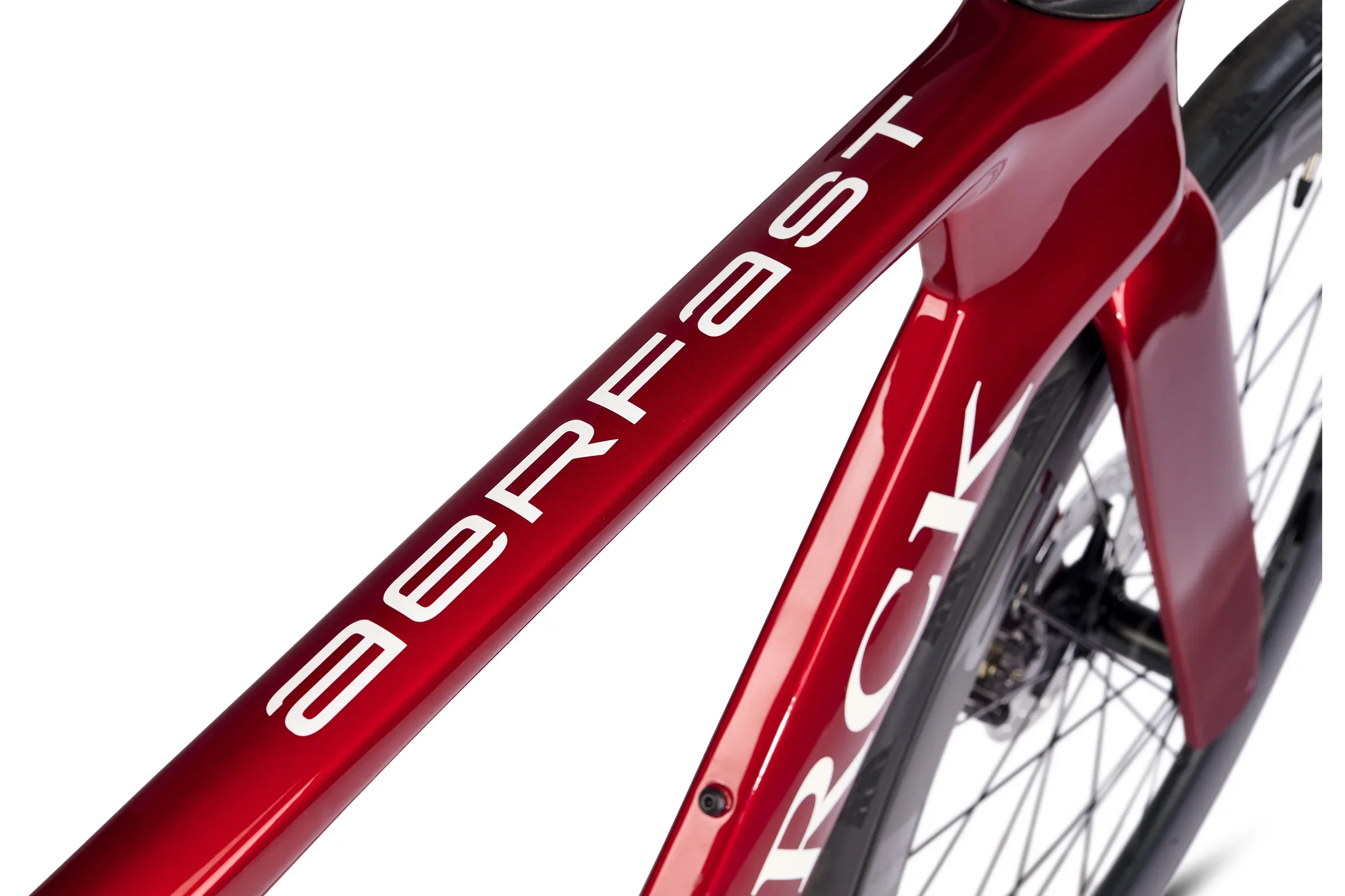 Roter Carbonrahmen eines Storck Aerfast Rennrads mit weißem