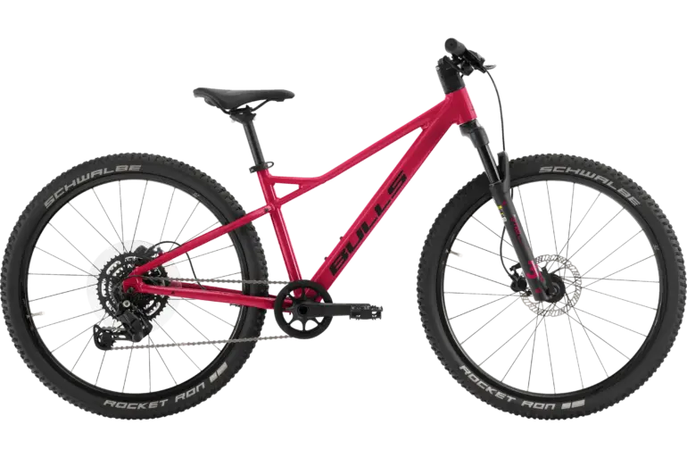 Rotes Bulls TOKEE DISC 26 Fahrrad für Kinder und Jugendliche, mit Scheibenbremsen und Mountainbike-Bereifen.