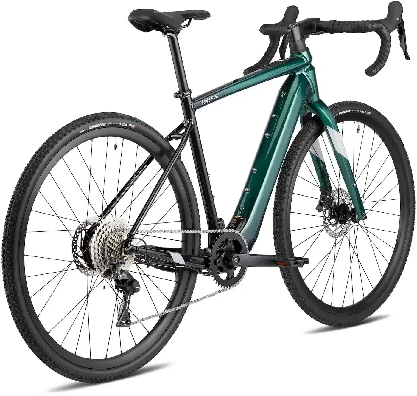 Grünes BESV JGR 1.1 E-Gravel Fahrrad mit schwarzem Rahmen, breiten Reifen und Drop-Lenker, isoliert vor weißem Hintergrund.
