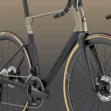 Fuji Kasane Rennrad mit Fokus auf den Carbonrahmen und die aerodynamische Formgebung