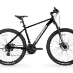 Seitenansicht eines schwarzen ROCKBROS MT200 27.5E Hardtail Mountainbikes vor weißem Hintergrund.