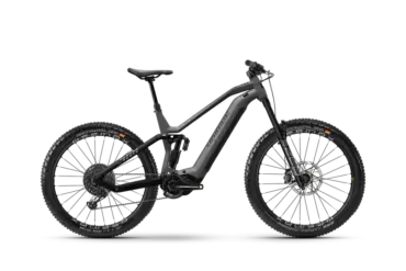 Graues Haibike NDURO 8 Freeride E-Mountainbike mit Vollfederung und breiten Reifen, in Seitenansicht gezeigt.