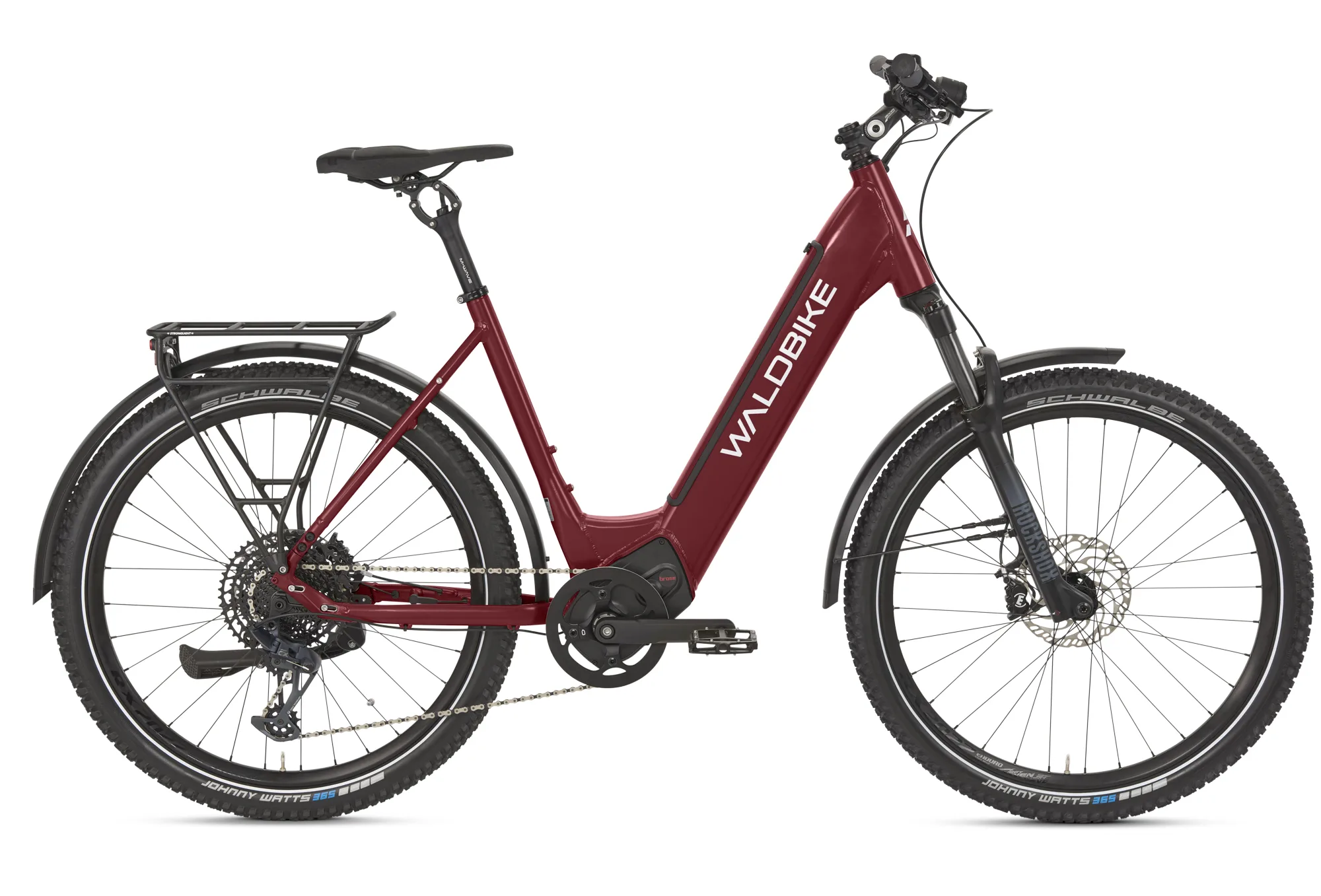 Rotes Waldbike Tilia E-Trekkingbike mit Gepäckträger und Federgabel, isoliert vor weißem Hintergrund.