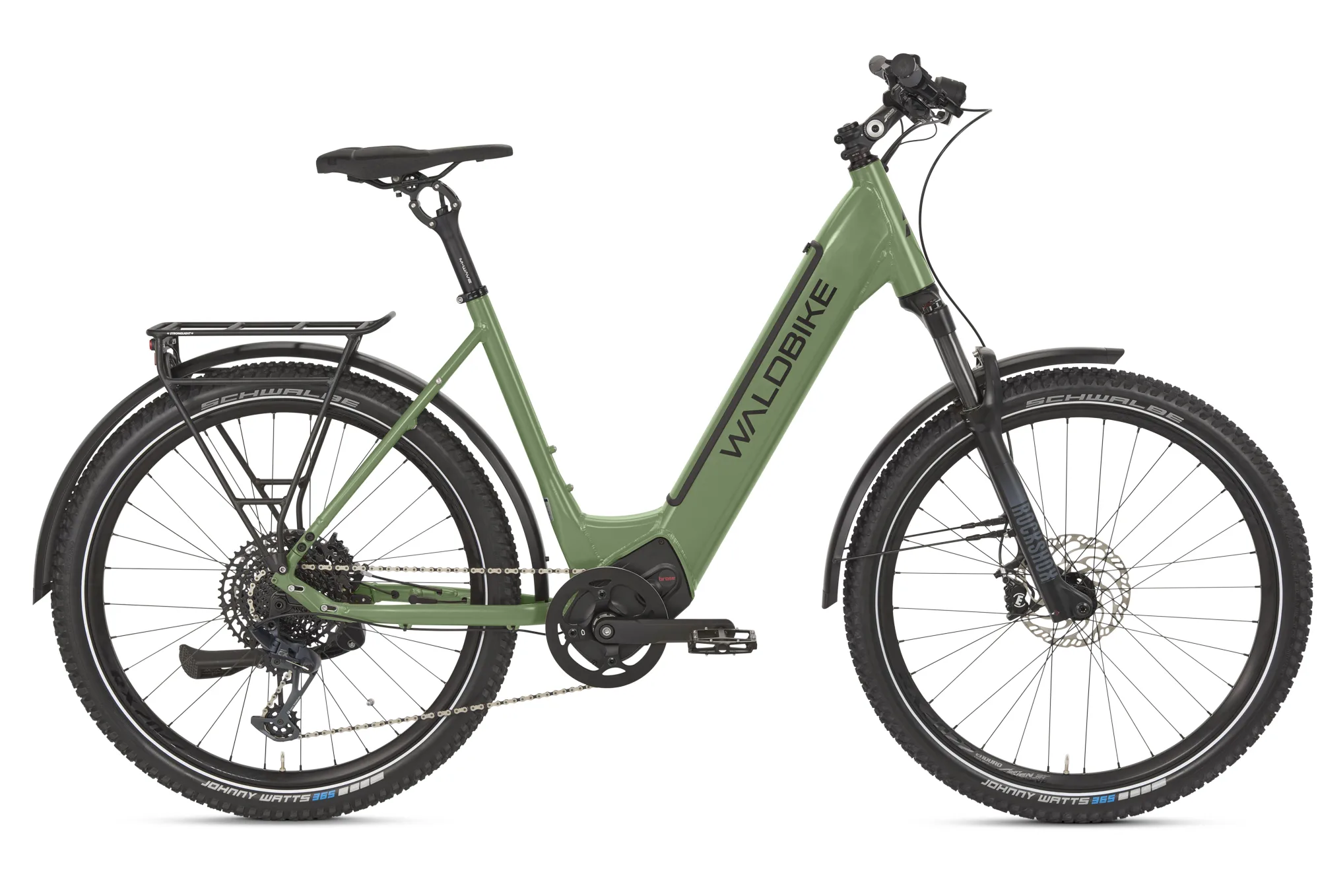 Grünes Waldbike Tilia E-Trekkingbike mit schwarzem Gepäckträger, Federation und breiten Reifen.